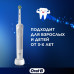 Оригинальная электрическая зубная щётка Oral-B Vitality Pro, белая, с двумя дополнительными сменными насадками Sensitive Clean, 1 шт 